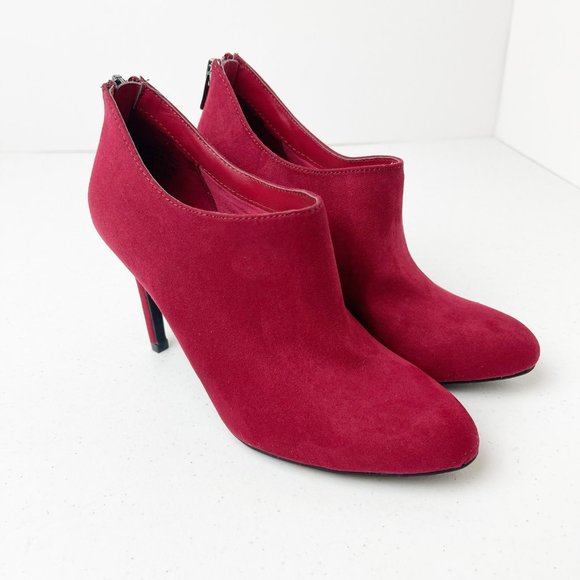 KELLY + KATIE Crimson Faux Suede Ankle Boots Size 6M - Picture 2 of 13